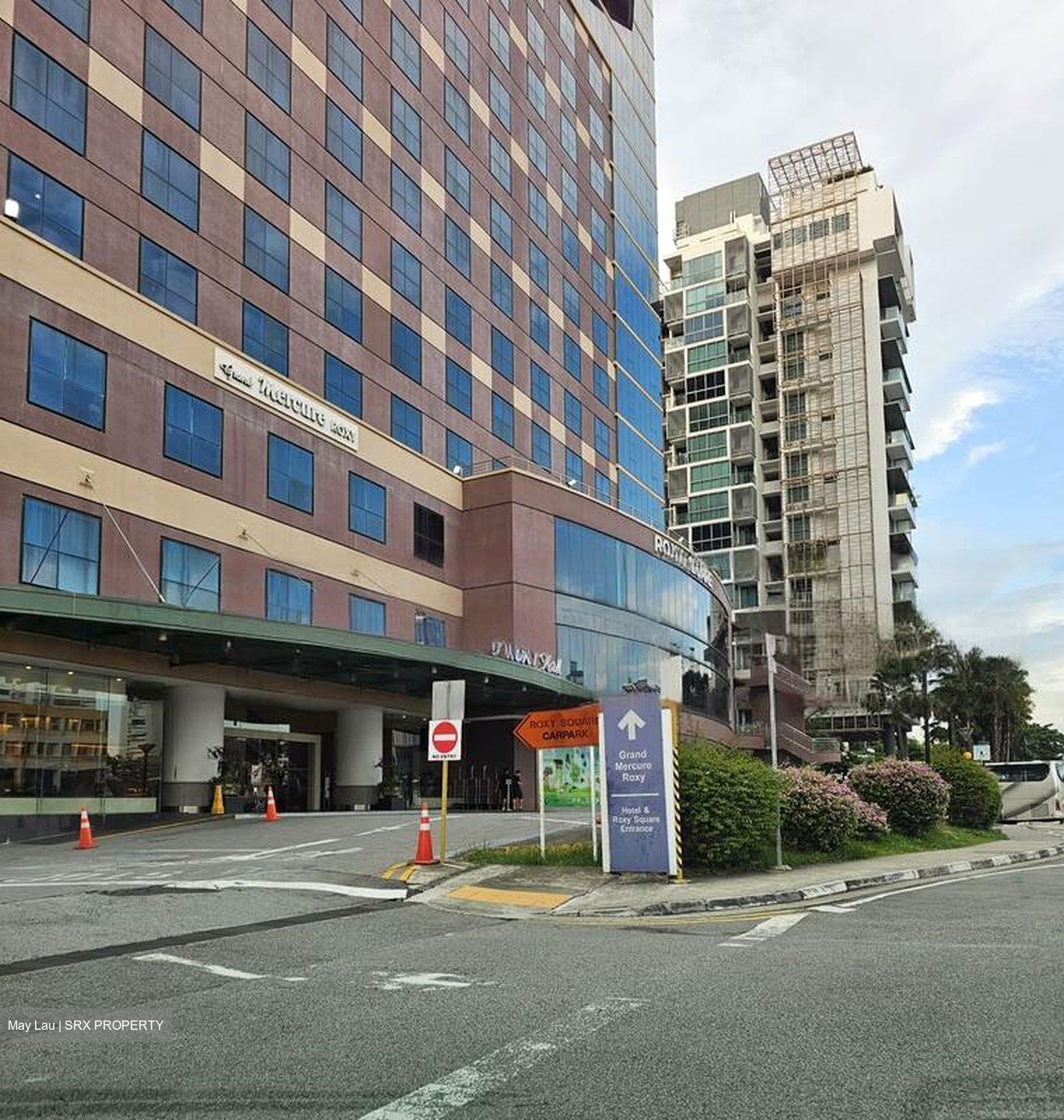 Roxy Square (D15), Retail #453574101